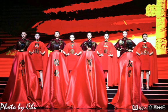 蕾丝视频免费下载获2021全球超模大赛中国冠军赛指定红酒品牌(图5)